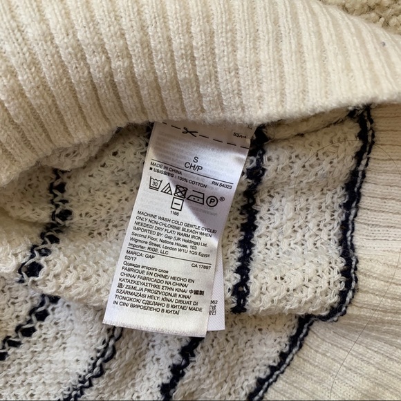 The GAP Lightweight Striped Sweater - Picture 4 of 4
